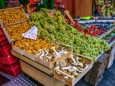 Paris, France - October 18, 2005: Street trade in fruits and mushrooms. Montmartreのeditorial素材