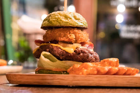 Big Spinach Bread Burgerの写真素材