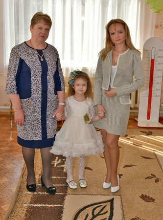 Kindergarten performance in kindergarten for mothers.