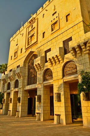 Travel to the beauties and sights of the UAE.