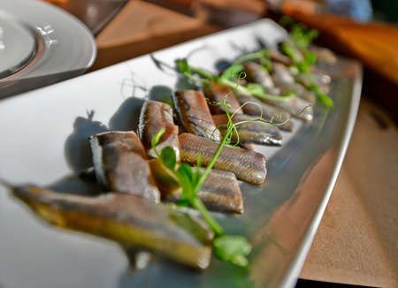 Lightly salted pickled sprat is so delicious that you can't stop until it's over.