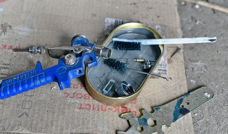 Car body repair, painting, straightening, puttying, polishing.