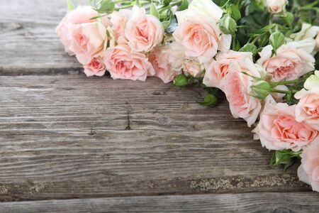 Bouquet of pink roses on a wooden backgroundの写真素材