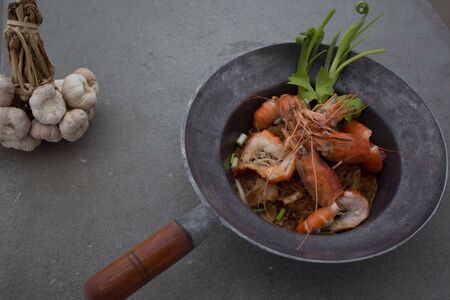 Shrimps in panの素材