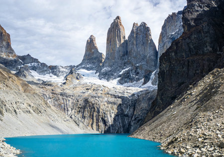 Beautiful view of the lake in the mountains. Fitz Roy, Argentinaの素材