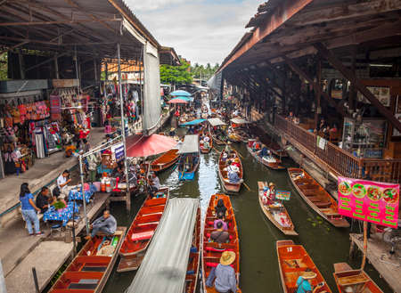 Damnoen Saduak (Thailand) - 7 June 2017: Damnoen Saduak Floating Market, the most popular floating market in Thailandのeditorial素材