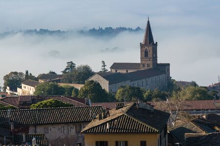 Panorama della citt?? di Perugia con la nebbiaの写真素材