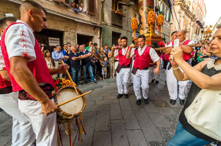 Traditional religious procession which takes place every August 14th in the city of Sassari (Sardinia), during which 10 wooden columns with the weight of 400Kg each are carried on shoulder through the city.のeditorial素材