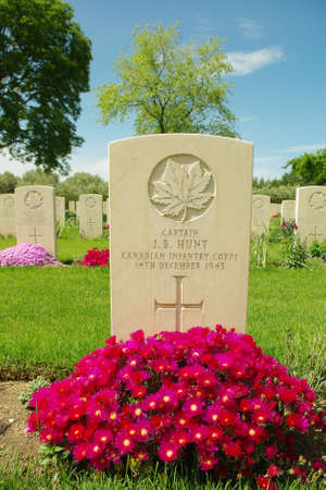 Canadian War Cemetery Moro River Ortona, Trabocchi Coast, Abruzzo, Italy - Some gravestones of the fallen during the second world war.のeditorial素材