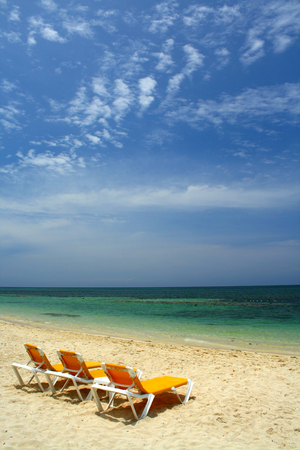 tropical beach, perfect place for relaxing in folding bedsの写真素材
