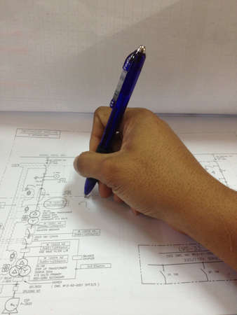 Hand hold the pen 