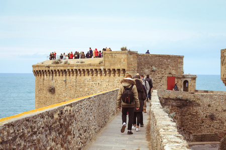 SAINT MALO, FRANCE - DECEMBER 30, 2016 : Visitors go to the Fort National on sea bottom at low tide. Saint Malo, Brittany, Franceのeditorial素材