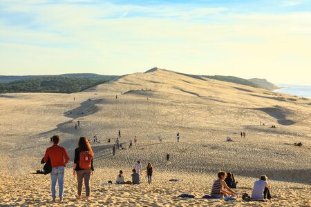 LA TESTE-DE-BUCH, FRANCE -APRIL 6, 2018 : Selective focus on people visiting the famous highest sand dune in Europe Dune of Pylaのeditorial素材