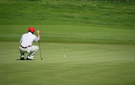 BANGKOK, THAILAND - JANUARY 9: Chinese golf player Liang Wen-Chong preparing a put at the Royal Trophy tournament, Asia vs Europe, at Amata Spring, Bangkok, Thailand on January 9, 2010.のeditorial素材
