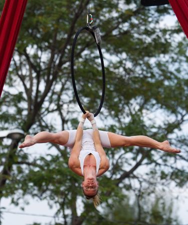 BANGKOK, THAILAND - DECEMBER 13: Member of the Dutch acrobatic dance group Bencha Theater during a performance at the International Street Show in Bangkok, Thailand on December 10-13, 2009. のeditorial素材
