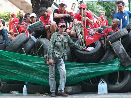 BANGKOK, THAILAND - APRIL 21: Members of the Red Shirts political movement who try to force prime minister Abhisit Vejjajiva to resign by staging huge demonstrations in Bangkok, Thailand April 21, 2010.のeditorial素材
