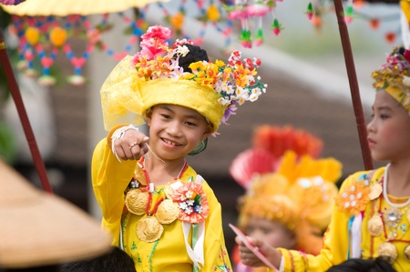 MAE HONG SON - APRIL 6: Young boy participating in the traditional Poy Sang Long Ceremony where young Shan boys are dressed like princes and paraded through the streets before entering monkhood on April 6, 2011 in Mae Hong Son, Thailand.のeditorial素材