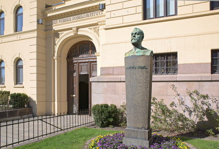 Entrance of The Norwegian Nobel Institute in Oslo with a bust of Alfred Nobel in the foreground.のeditorial素材