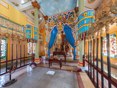 Interior of the Cao Dai temple in Hoi An, Quang Nam province, Vietnam. Cao Dai is a monotheistic syncretic religion that retains many Vietnamese folk religions such as ancestor worshipping, and was officially established in the city of Tay Ninh in southerのeditorial素材