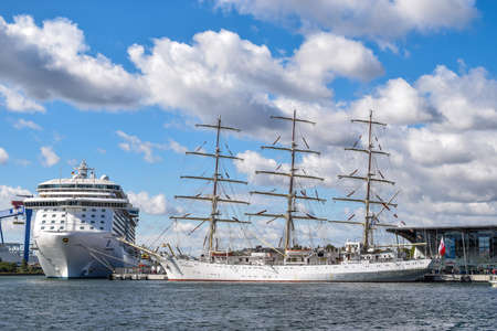 Rostock, Germany - August 2016: DAR MLODZIEZY is a Polish sail training ship. Cruise ship Regal Princess. Hansesail in Warnemuende and Rostock harbor.のeditorial素材