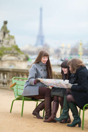 Tourists in Paris, looking in map and planning their tripの写真素材