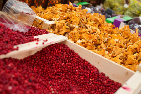 Cranberries and chanterelles on a marketの写真素材
