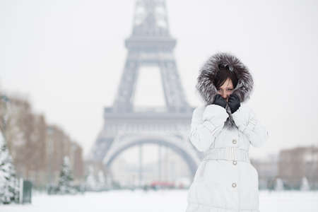 Beautiful young woman in Paris on a winter dayの写真素材