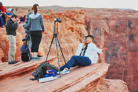 OCTOBER 25, 2015 - HORSESHOE BEND: Tourists taking photo on the precipice of Horseshoe Bend, in the Colorado Canyon, Arizona, USAのeditorial素材