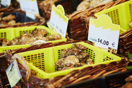 Fresh oysters on farmers market in Paris, Franceの写真素材