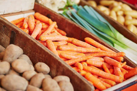 Fresh organic carrot, potato and leek on farmers market in Paris, Franceの写真素材