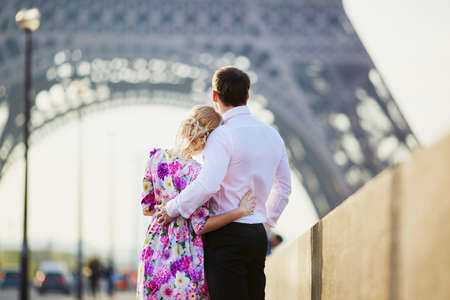 Romantic loving couple near the Eiffel tower in Paris, Franceの写真素材