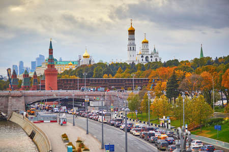 MOSCOW, RUSSIA - OCTOBER 2, 2019: Scenic view of Kremlin and Cathedral of the Annunciation from Zaryadye park in Moscow, Russia on a fall dayのeditorial素材
