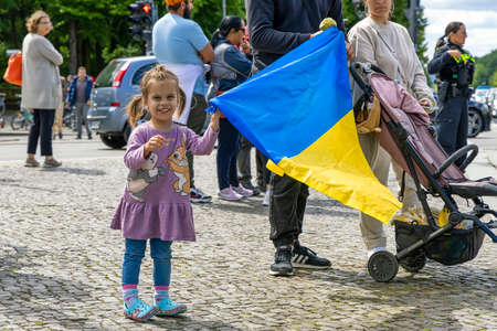 BERLIN, GERMANY - May 22nd, 2022: War in Ukraine: hundreds of supporters of Ukraine gathered in the center of Berlin to urge European leaders to refuse from russian oil and gas.のeditorial素材
