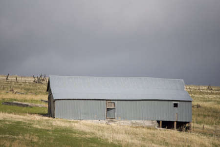 Gray galvanized metal farm building against brooding grey skies in eastern Oregon.  (South of Pilot Rock between mm 34B and 35B on hwy 395)の写真素材