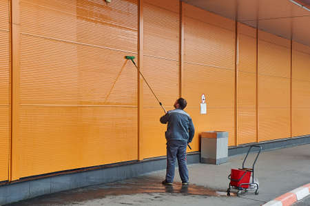 Cleaning the walls of the administrative shopping center