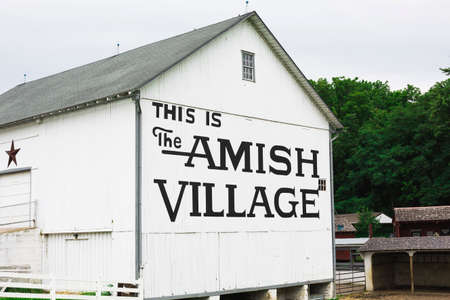 Amish Village building in Amish country, Pennsylvania on a overcast afternoonのeditorial素材