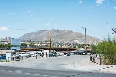 El Paso cityscape with mountain in background in Texasの写真素材