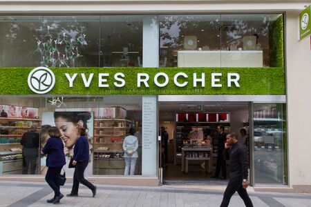 Yves Rocher shop on Champs Elysees in Paris - PARIS / FRANCE - MAY 24, 2016のeditorial素材
