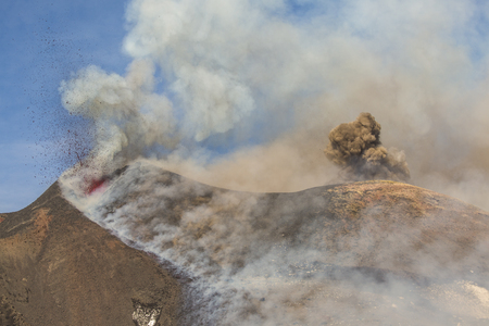 Eruption Of Etna Volcano February 2017 In Sicilyの写真素材