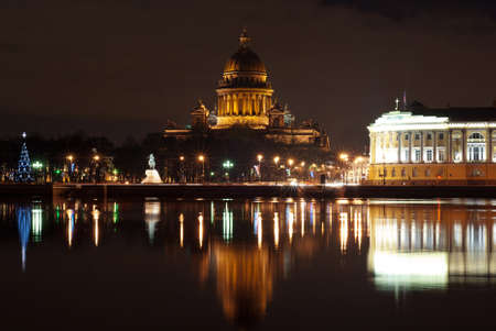 View of the Angliyskaya naberezhnaya (embankment) and Saint Isaacの写真素材