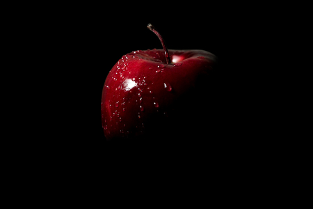 red juicy apple with water drops on a black background. Horizontal frameの写真素材