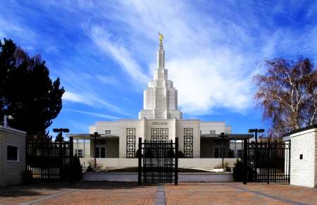 Mormon Temple Idaho Falls with blue sky and clouds in backgroundの写真素材