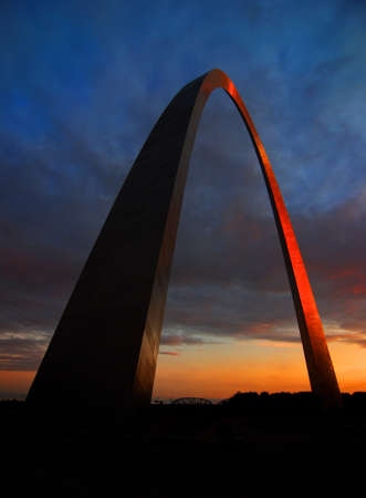 St Louis Arch landmark metal gateway sunset glowing orange with a blue skyのeditorial素材