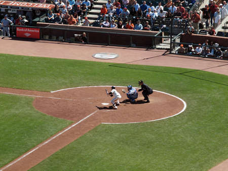 Giants Vs. Cubs: Giants Freddy Sanchez sets to bunt incoming ball.  August 12  2010 Att Park San Francisco Californiaのeditorial素材