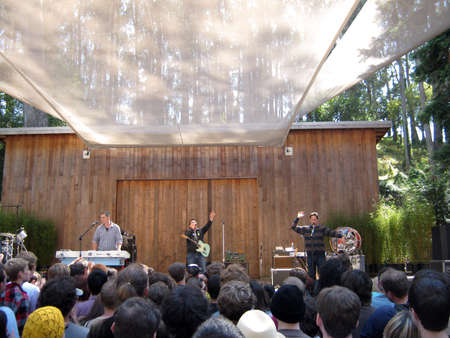 73rd Stern Grove Festival:  They Might Be Giants preforms during the opening act to a large crowd at outdoor concert.  August 22 2010 San Francisco CA.のeditorial素材