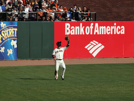 SAN FRANCISCO, CA - JULY 28: Giants Vs. Marlins: Giants Aaron Rowand opens glove to catch ball in the outfield July 28, 2010 ATT Park San Francisco California. のeditorial素材