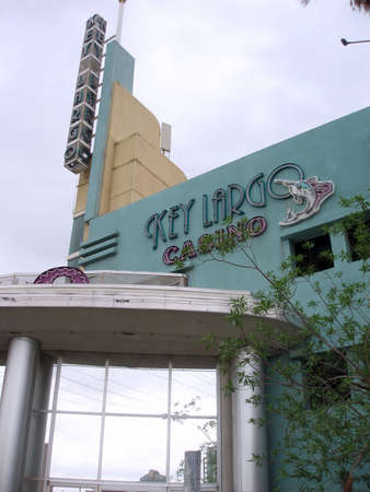 LAS VEGAS - APRIL 27: Ruin down closed Classic Las Vegas Hotel the Key Largo Casino taken April 27, 2006 Las Vegas, NV.のeditorial素材