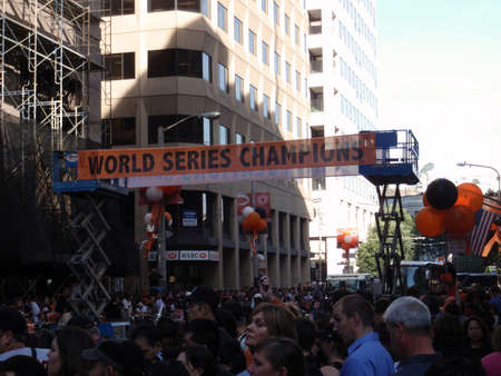 SAN FRANCISCO, CA - NOVEMBER 3: Giants fans line up to prepare for start of the Giants World Series Victory Parade Nov. 3, 2010 San Francisco, CA.のeditorial素材