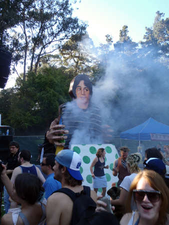 SAN FRANCISCO - SEPTEMBER 25: Tony Danza prop smokes with large hands as people dance around him Tour De Fat 2010 September 25, 2010 Golden Gate Park San Francisco. のeditorial素材