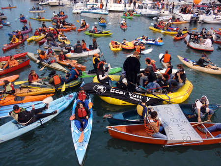 SAN FRANCISCO, CA - OCTOBER 27: McCovey Cove filled with kayaks, boats and people during game 1 of the 2010 World Series game between Giants and Rangers Oct. 27, 2010 AT&T Park San Francisco, CA. のeditorial素材